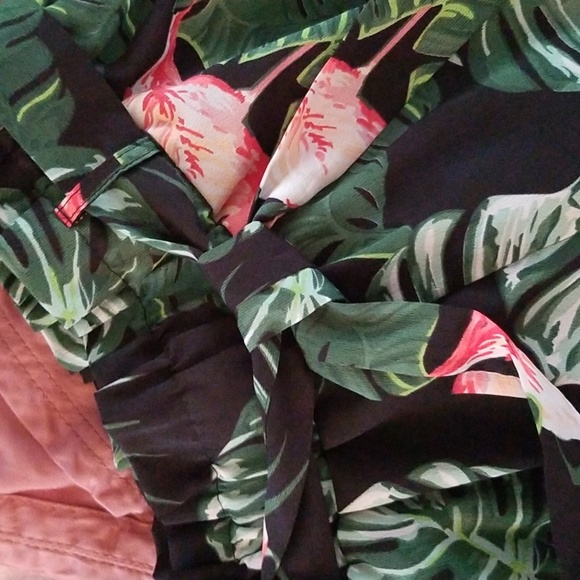 Black Tropical Paperbag Waist Shorts Size Large - Picture 2 of 8